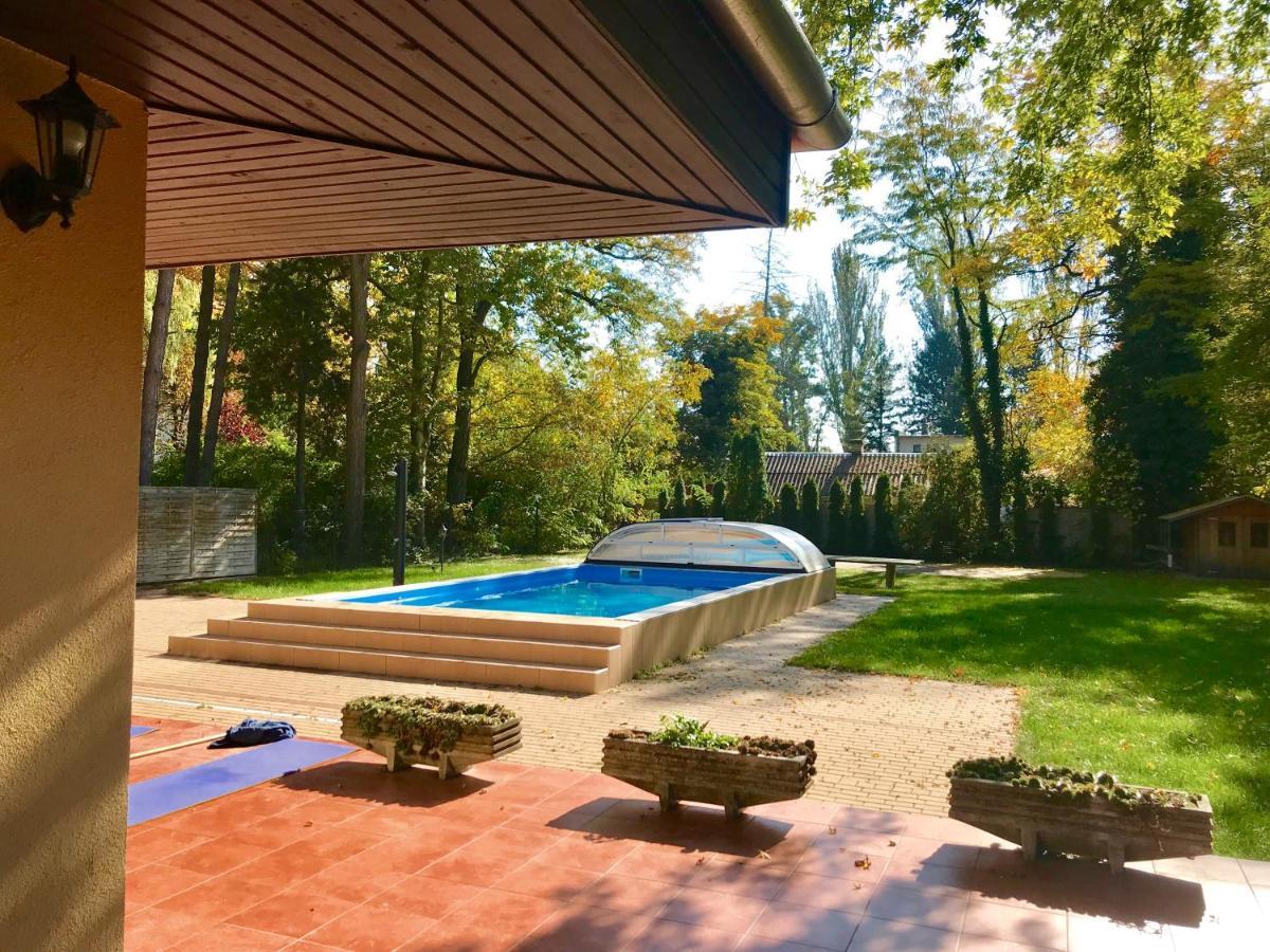 Villa Lily Zamardi Luaran gambar